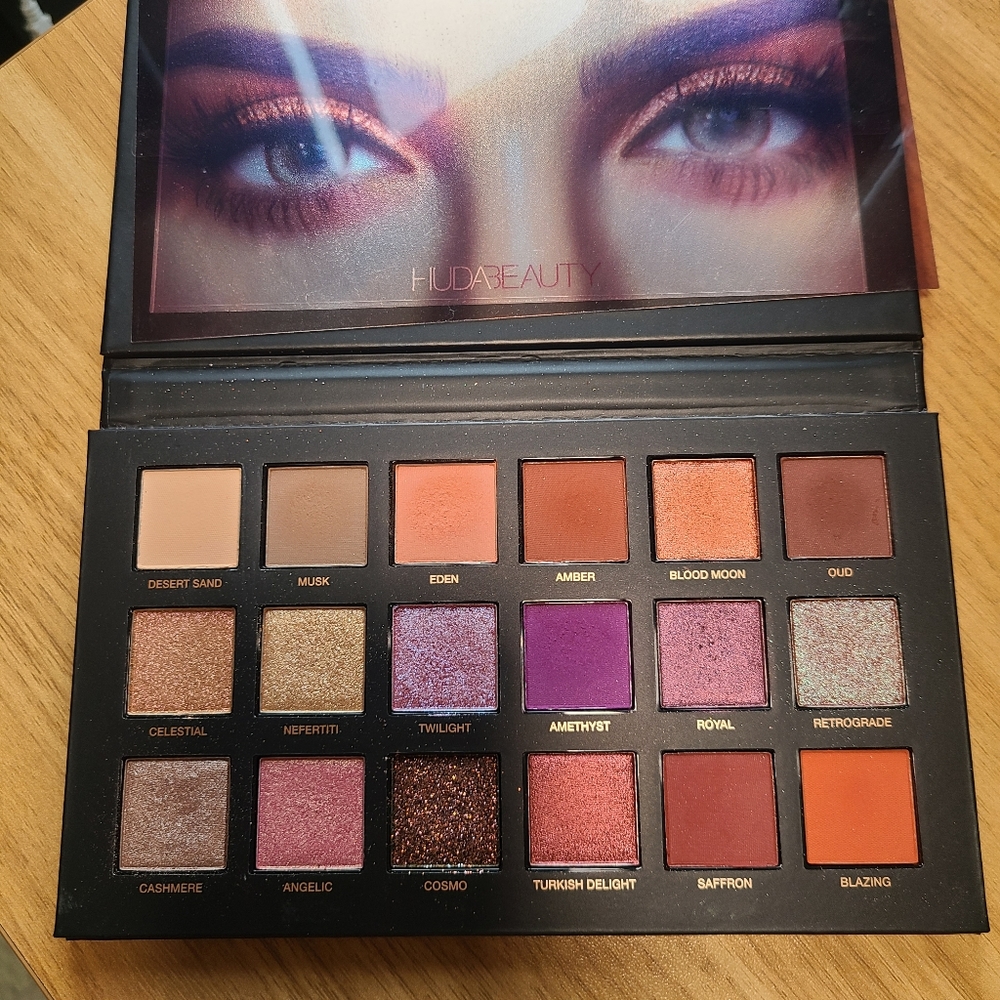 Huda Beauty Desert Dusk Palette